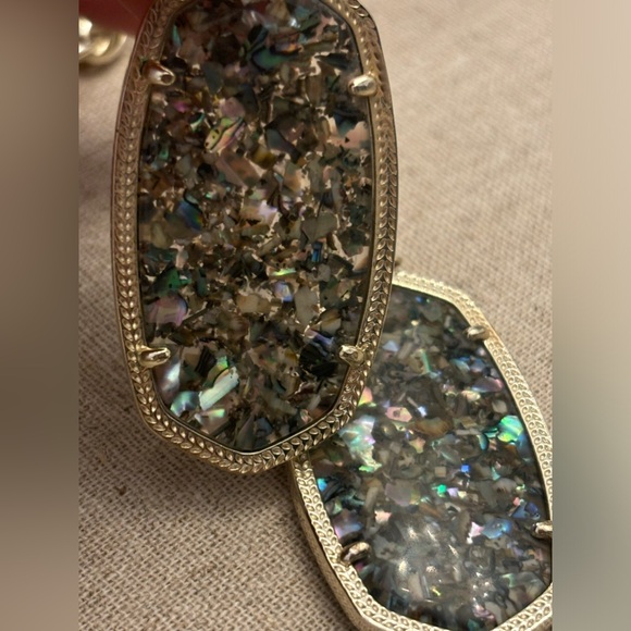 🩵KENDRA SCOTT LIMITED EDITION CRUSHED ABALONE HARLOW AND DANIELLES🩵 - Picture 3 of 8